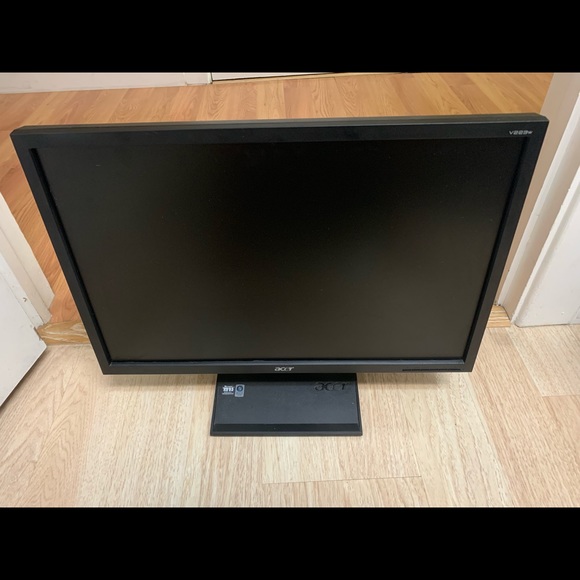 PS4 bundle (cheap w/ lots of accessories) - Picture 3 of 8